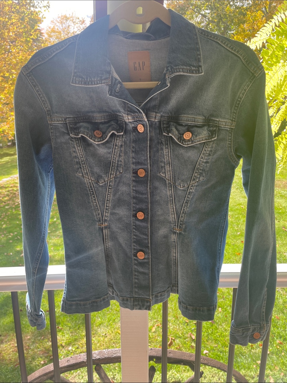 GAP Women's Medium Blue Denim Jacket